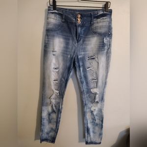 *NO BOUNDARIES* high rise jeans